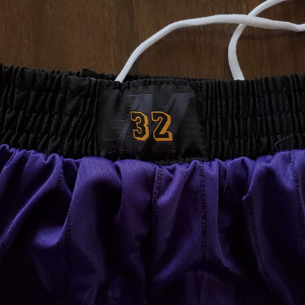 Los Angeles Lakers - Picture 7 of 8